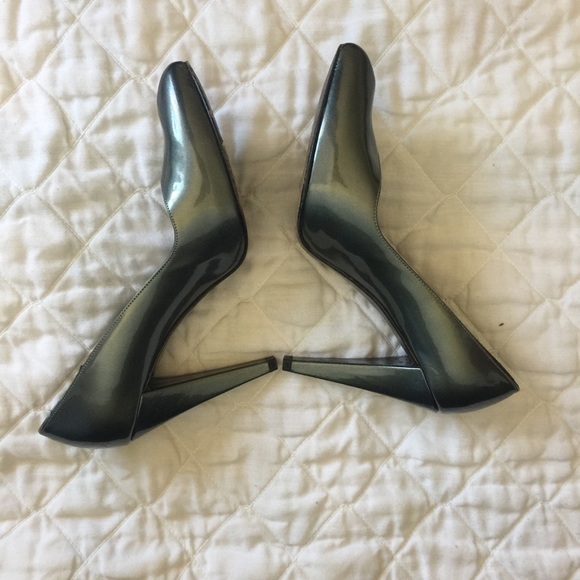 Stuart Weitzman pointed toe pumps - Picture 3 of 6